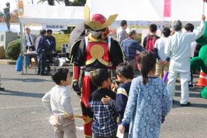 笠岡のご当地ヒーロー「超兵士応神」