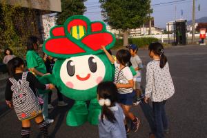 さとしょう欲張りものづくり体験＆見学バスツアーの様子