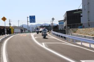 県道園井里庄線浜中バイパス通り初めの様子