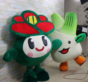 笠岡放送スタジオを訪れる里ちゃんとまこりん