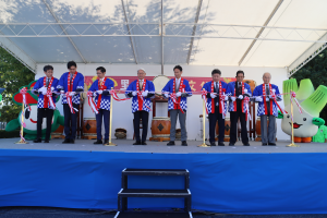 里庄町産業文化祭のテープカットを見守る里ちゃん